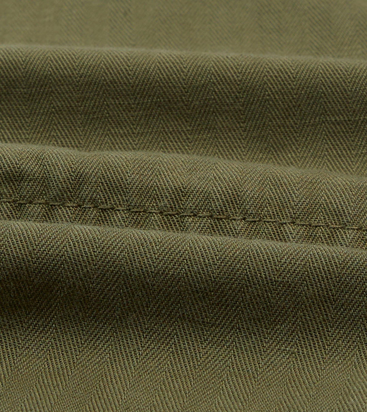 Drake's Olive Cotton-Linen Herringbone Fatigue Shorts